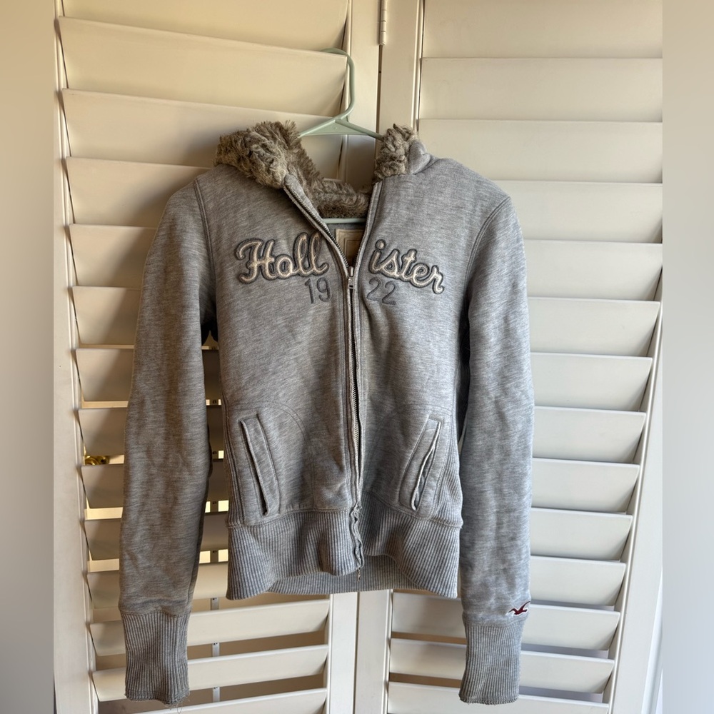 Hollister Light Gray Hoodie with Furry Hood #y2k - Picture 2 of 5